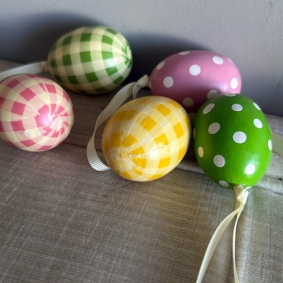 Easter Bunny Basket with 11 Colourful Easter  Eggs - Picture 3 of 3